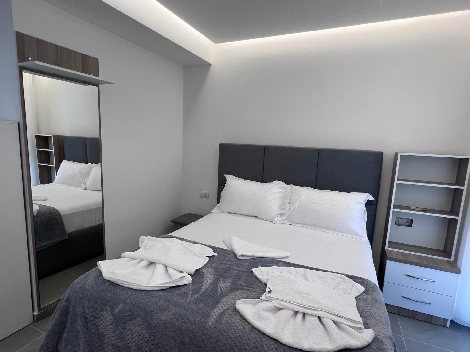 Shëngjin D&D Hotel מראה חיצוני תמונה